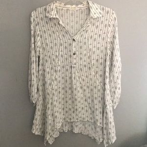 En creme blouse